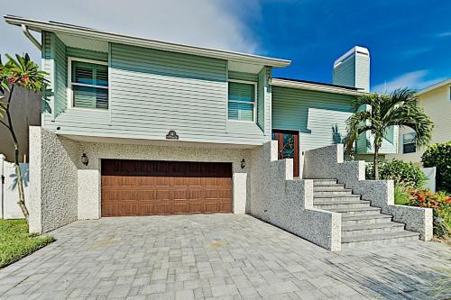 Beautiful Beach Retreat With Private Pool Oasis Home