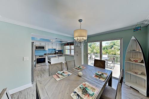Beautiful Beach Retreat With Private Pool Oasis Home