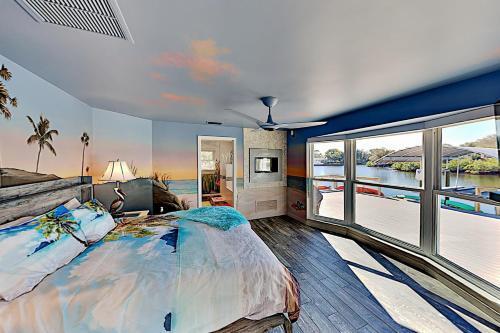 Waterfront Home With Pool, Hot Tub & Kayaks Home