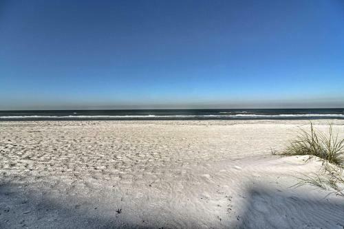 Indian Shores Cottage With Cabana - Steps To Beach!