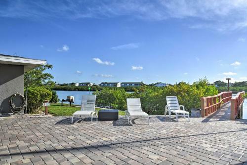 Indian Shores Townhome With Pool Access And Kayaks
