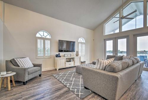 Indian Rocks Home With Game Room, Walk To Beach!