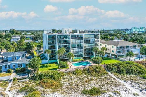 Pelican's Cove 402
