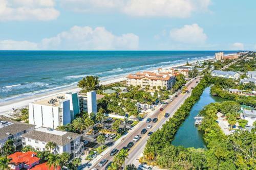 Pelican's Cove 402