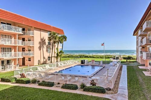Apartamento Oceanfront Condo With Balcony And Community Pool!