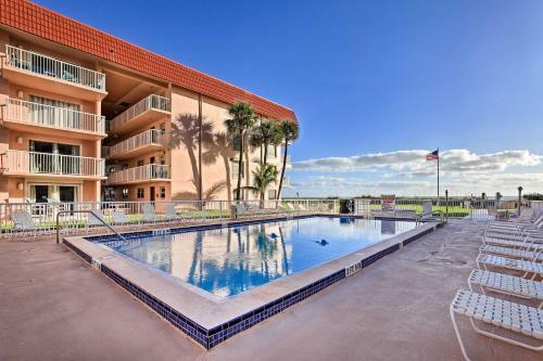 Apartamento Oceanfront Condo With Balcony And Community Pool!