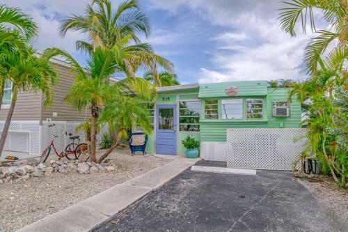 Cozy, Perfect Conch Cottage!