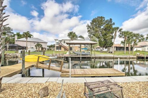 Spacious And Hip Crystal River Home With Dock And Kayaks!