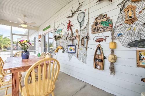 Spacious And Hip Crystal River Home With Dock And Kayaks!