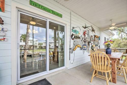 Spacious And Hip Crystal River Home With Dock And Kayaks!
