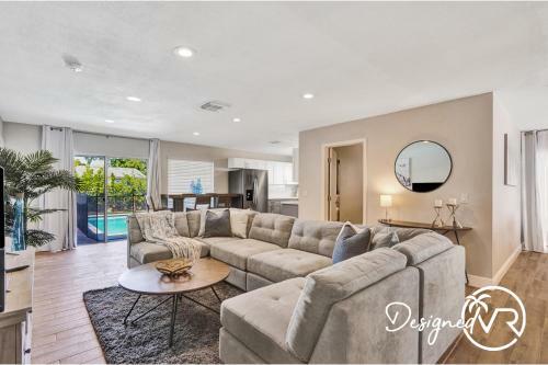 Private Pool Beautiful Updated 4br Home 2bth