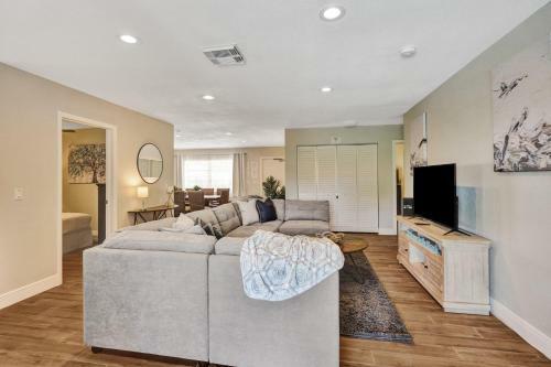 Private Pool Beautiful Updated 4br Home 2bth