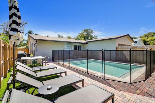 Private Pool Beautiful Updated 4br Home 2bth