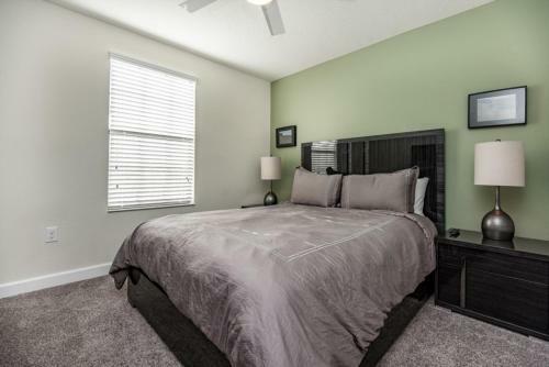 Six-bedroom Apartment 5476