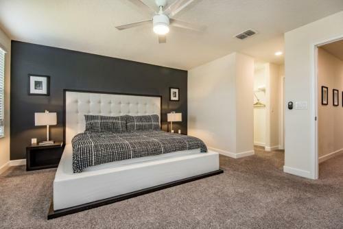 Six-bedroom Apartment 5476