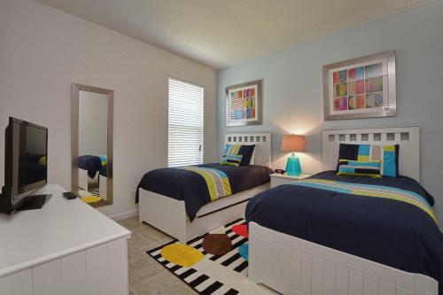 Solterra - 5 Bedrooms House W/pool-7029sr