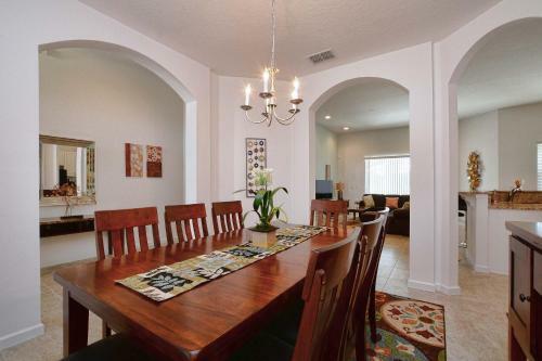 Solterra - 5 Bedrooms House W/pool-7029sr