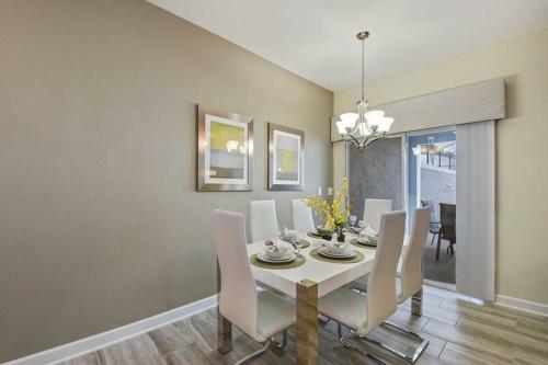 Modern 4 Bed 3 Bath Townhome In Championsgate Golf Resort