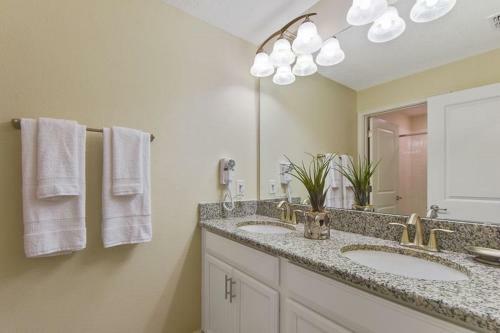 Modern 4 Bed 3 Bath Townhome In Championsgate Golf Resort