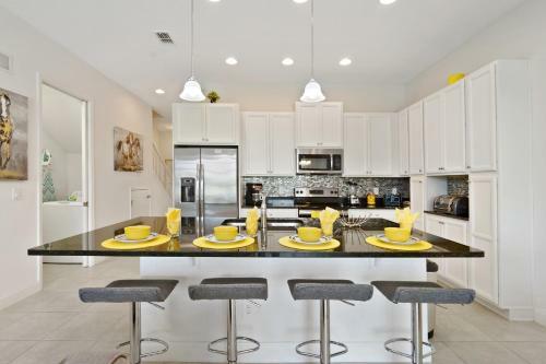 Three Bedrooms With Pool Festival 282