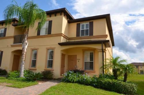 4 Bed 3.5 Bath Townhome In Regal Palms Resort