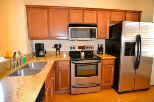 4 Bed 3.5 Bath Townhome In Regal Palms Resort