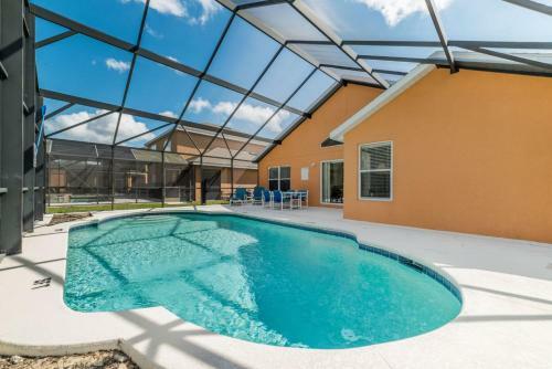 Adorable 3 Bedroom 2 Bath Villa With Conservation View