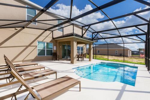 Villa 5 Bedroom Home At Laurel Estates 276