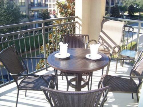 Beautiful 4 Bedroom 3 Bath Condo In Bella Piazza