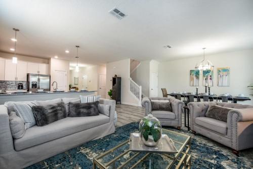 Eight-bedroom Villa 9040