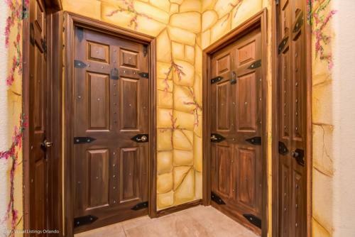 328 Yellow Snapdragon Villa #252034 Villa