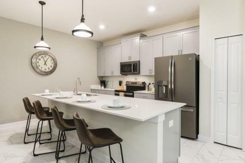 Modern 4 Bed 3 Bath Townhome In Championsgate Golf Resort