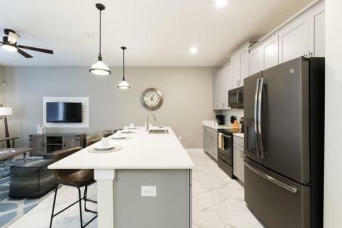 Modern 4 Bed 3 Bath Townhome In Championsgate Golf Resort