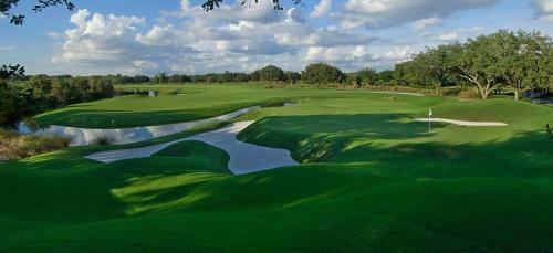 Modern 4 Bed 3 Bath Townhome In Championsgate Golf Resort