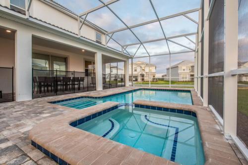 Nine-bedroom Villa 9000