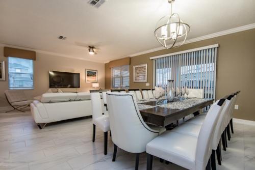 Nine-bedroom Villa 9000
