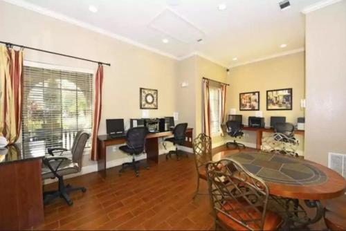 Ground Floor 4 Bedroom 3 Bath Condo Sleeps 10