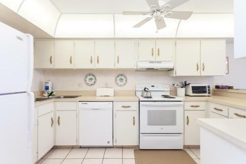 Apartamento Blue Surf 404, 2 Bedrooms, Sleeps 6, Beach Front