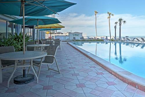 Apartamento Breezy Daytona Beach Studio With Pool -steps To Beach