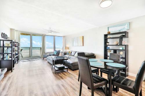 Shores Club - 302