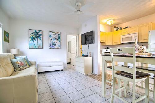 Apartment With Pool, 1-block Walk To Deerfield Beach