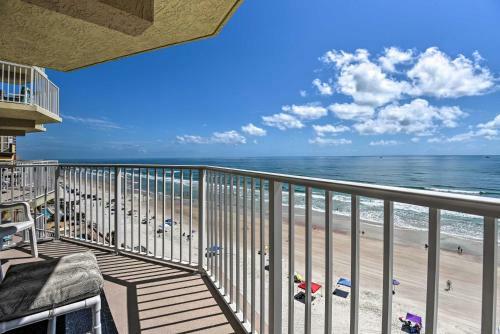 Apartamento Beachfront Condo, Walk To Pier And Dining!