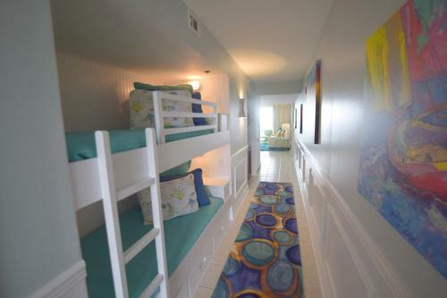 Hotel Resorts Of Pelican Beach