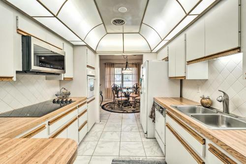 Sunny And Alluring Englewood Retreat With Dock!