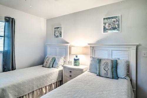 Sunny And Alluring Englewood Retreat With Dock!