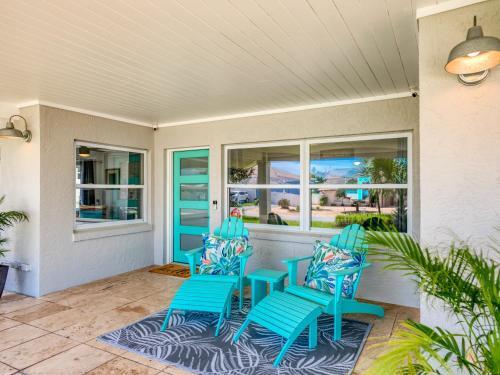 Canal-front Dream - Pool & Dock, 3 Blocks To Beach Home