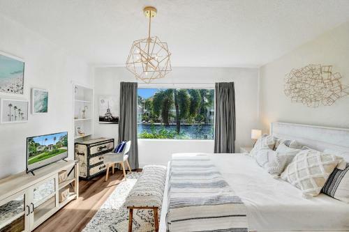 Aqua View Manor