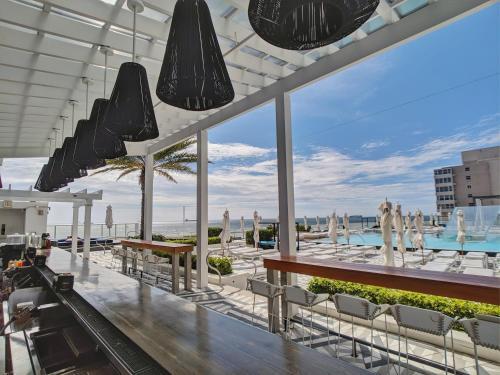 Modern Luxury Beach Hotel Large 2 Bedroom With Views 1809