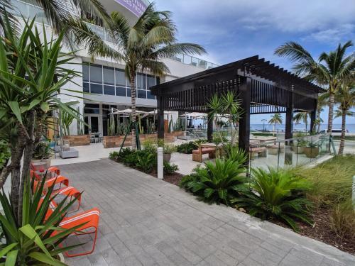 Modern Luxury Beach Hotel 1 Bedroom Corner With Views 901