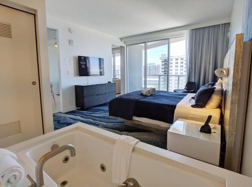 Modern Luxury Beach Hotel 1 Bedroom Corner With Views 901